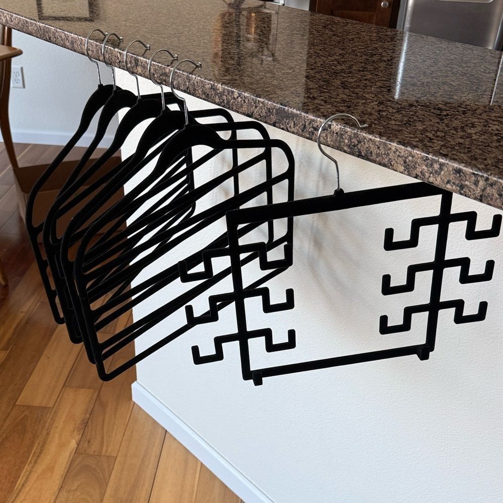 5 velvet pants hangers and a belt hanger